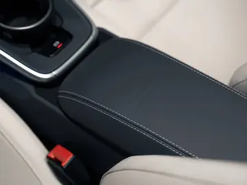 Porsche 992 911 Carrera 4 GTS Cabrio Burmester