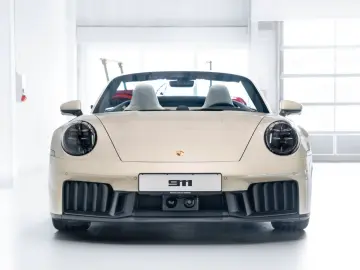 Porsche 992 911 Carrera 4 GTS Cabrio Burmester