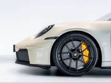 Porsche 992 911 Carrera 4 GTS Cabrio Burmester