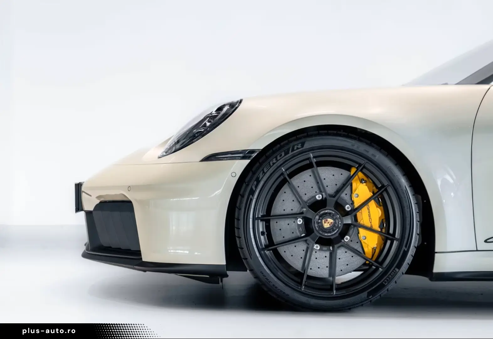 Porsche 992 911 Carrera 4 GTS Cabrio Burmester