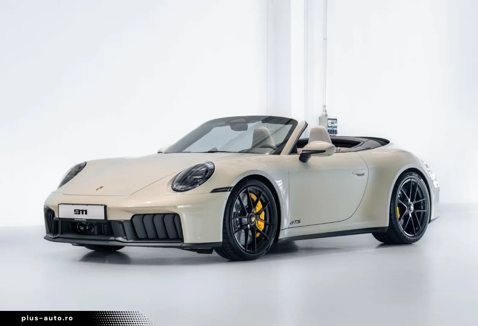 Porsche 992 911 Carrera 4 GTS Cabrio Burmester