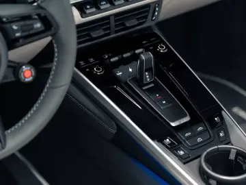 Porsche 992 911 Carrera 4 GTS Cabrio Burmester