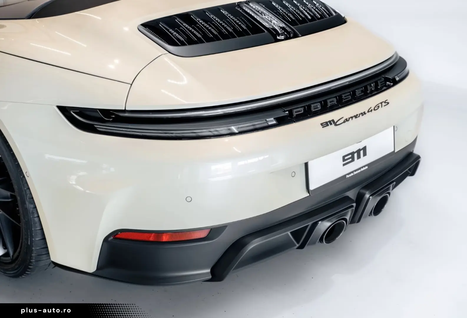 Porsche 992 911 Carrera 4 GTS Cabrio Burmester