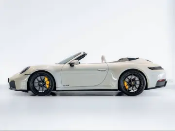 Porsche 992 911 Carrera 4 GTS Cabrio Burmester