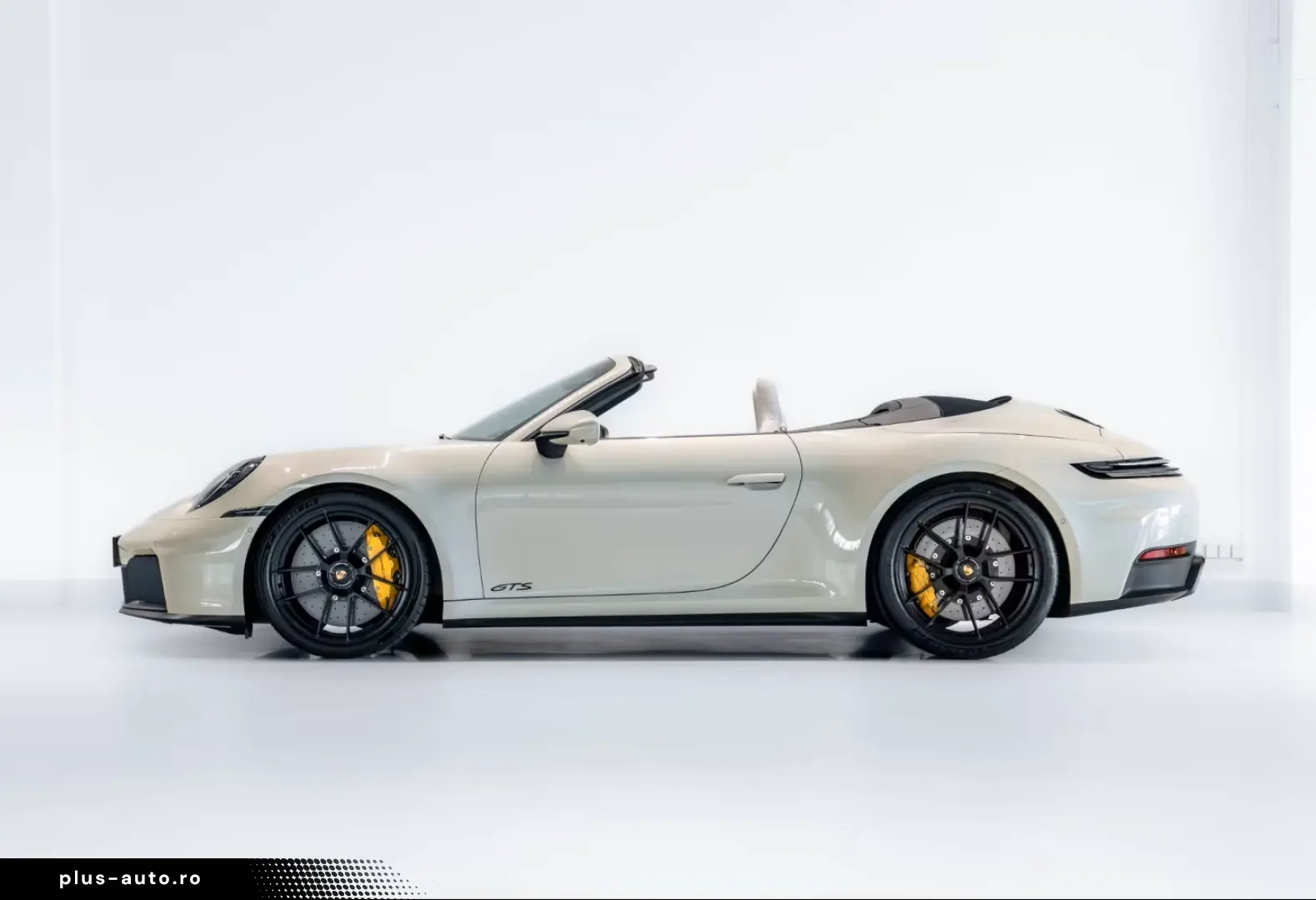 Porsche 992 911 Carrera 4 GTS Cabrio Burmester