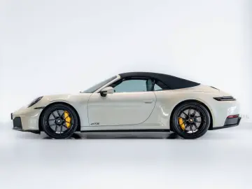 Porsche 992 911 Carrera 4 GTS Cabrio Burmester