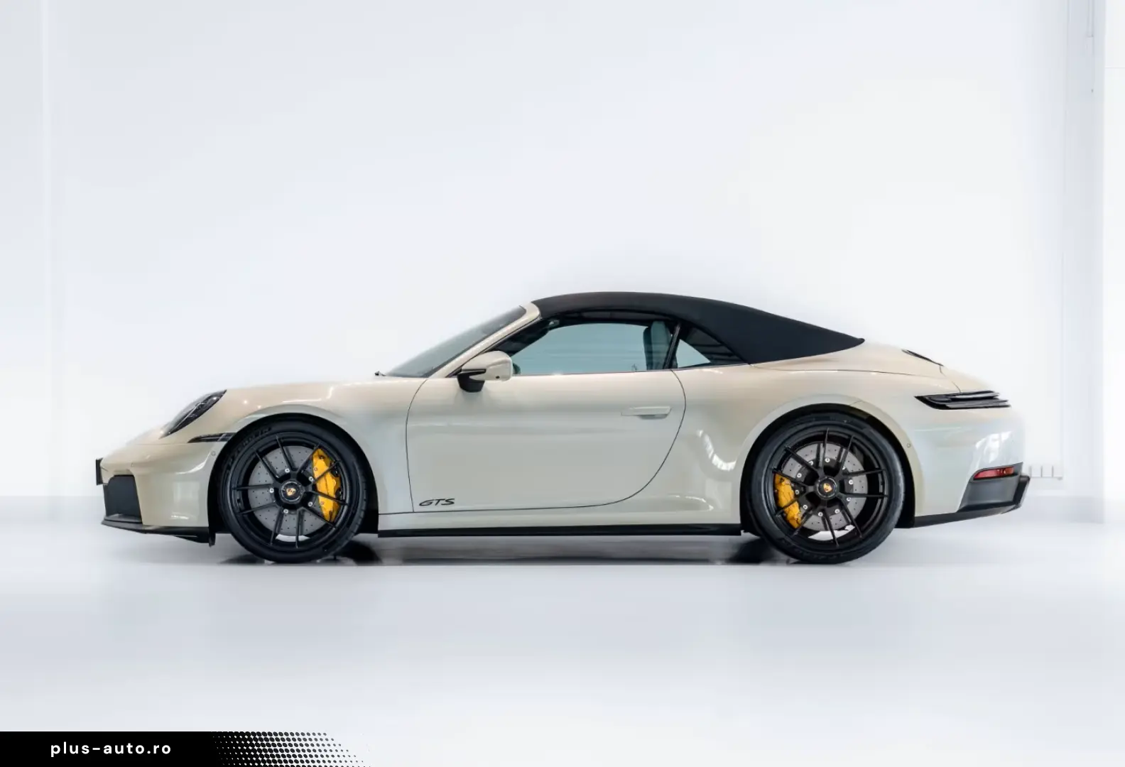Porsche 992 911 Carrera 4 GTS Cabrio Burmester
