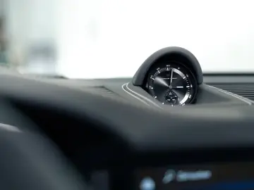 Porsche 992 911 Carrera 4 GTS Cabrio Burmester