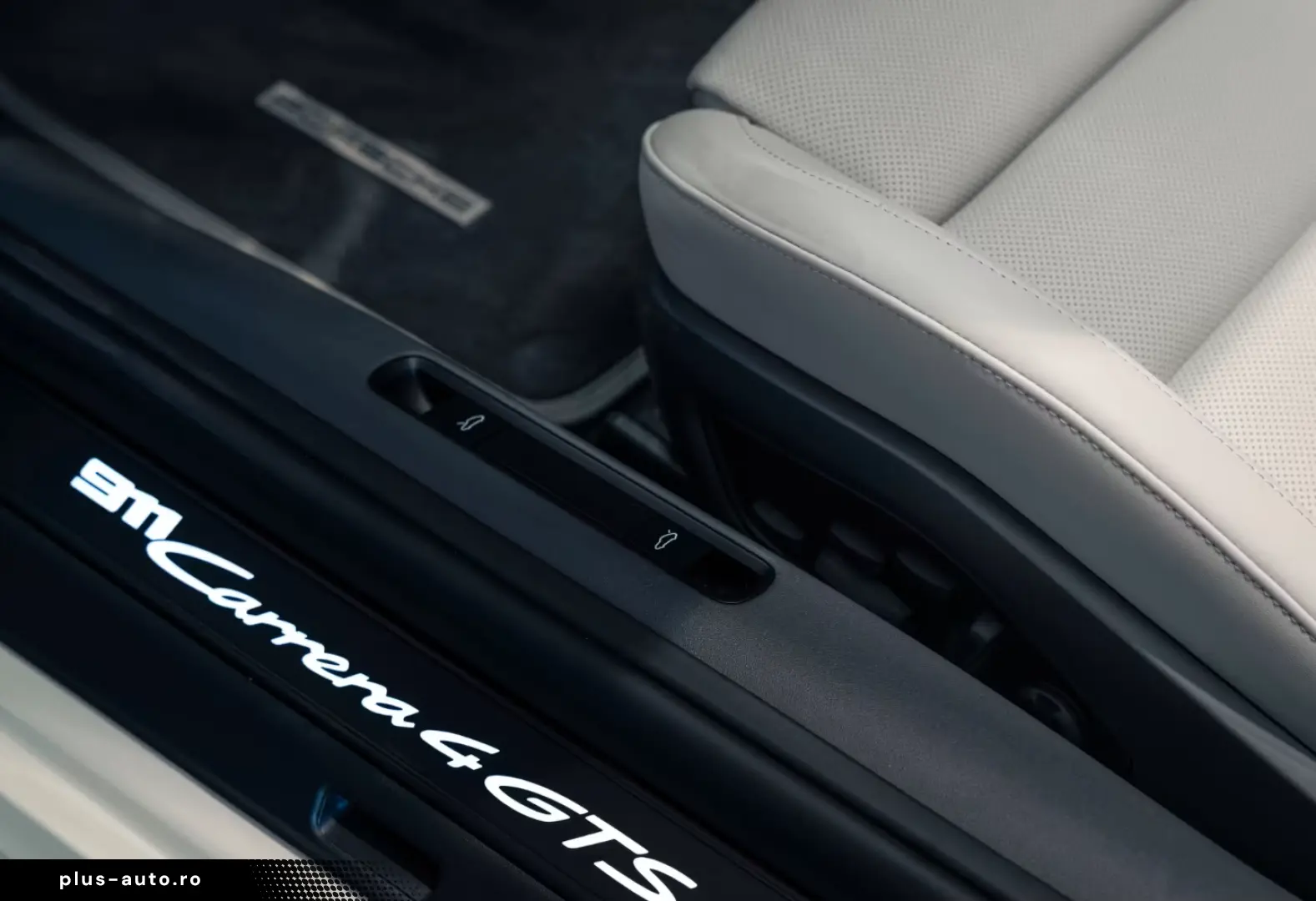 Porsche 992 911 Carrera 4 GTS Cabrio Burmester