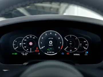 Porsche 992 911 Carrera 4 GTS Cabrio Burmester