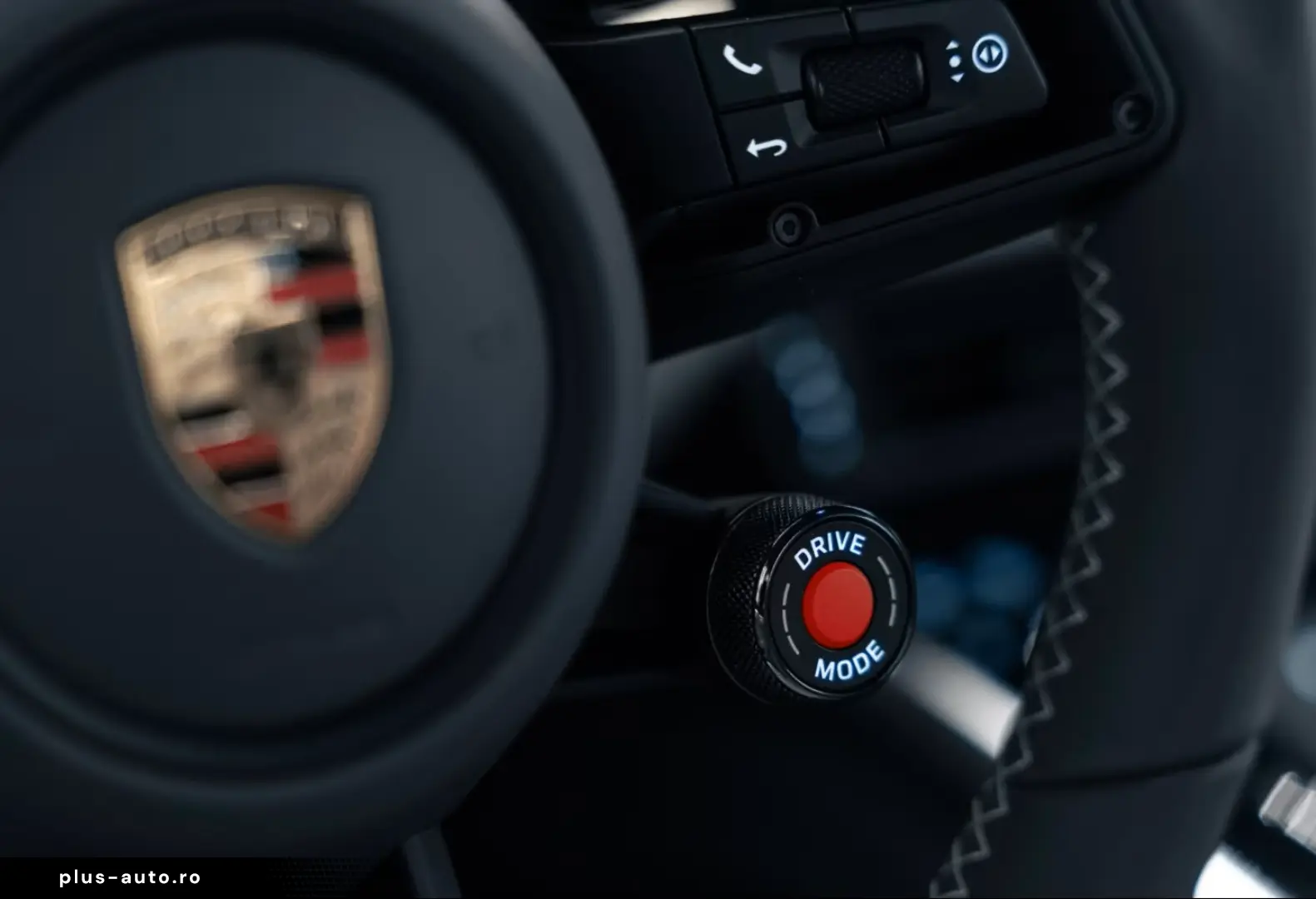 Porsche 992 911 Carrera 4 GTS Cabrio Burmester