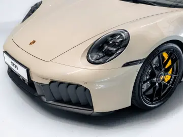 Porsche 992 911 Carrera 4 GTS Cabrio Burmester