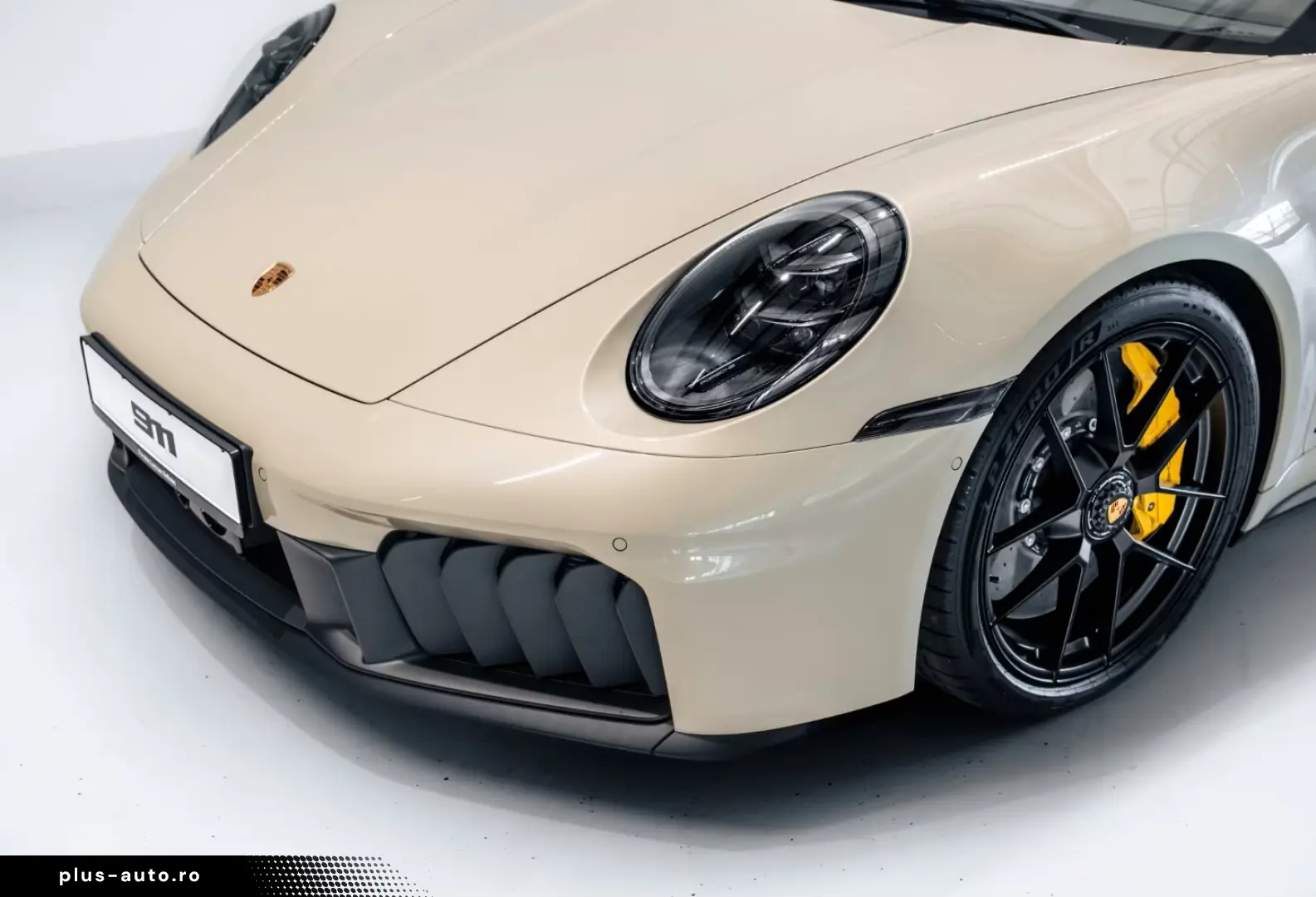 Porsche 992 911 Carrera 4 GTS Cabrio Burmester