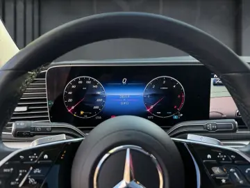MERCEDES-BENZ GLE 300 d 4M AMG PANO AHK AIRMATIC HUD…