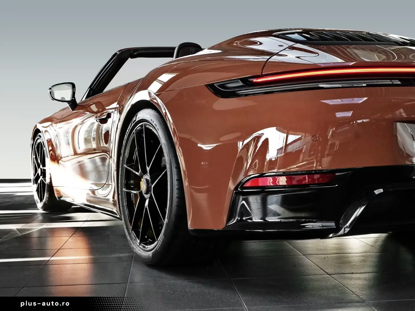 Porsche 911 992 Carrera 4 GTS Cabriolet PTS