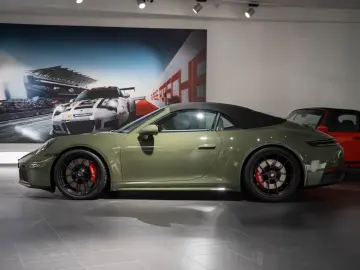 Porsche 992 911 Carrera 4 GTS Cabrio Natooliv