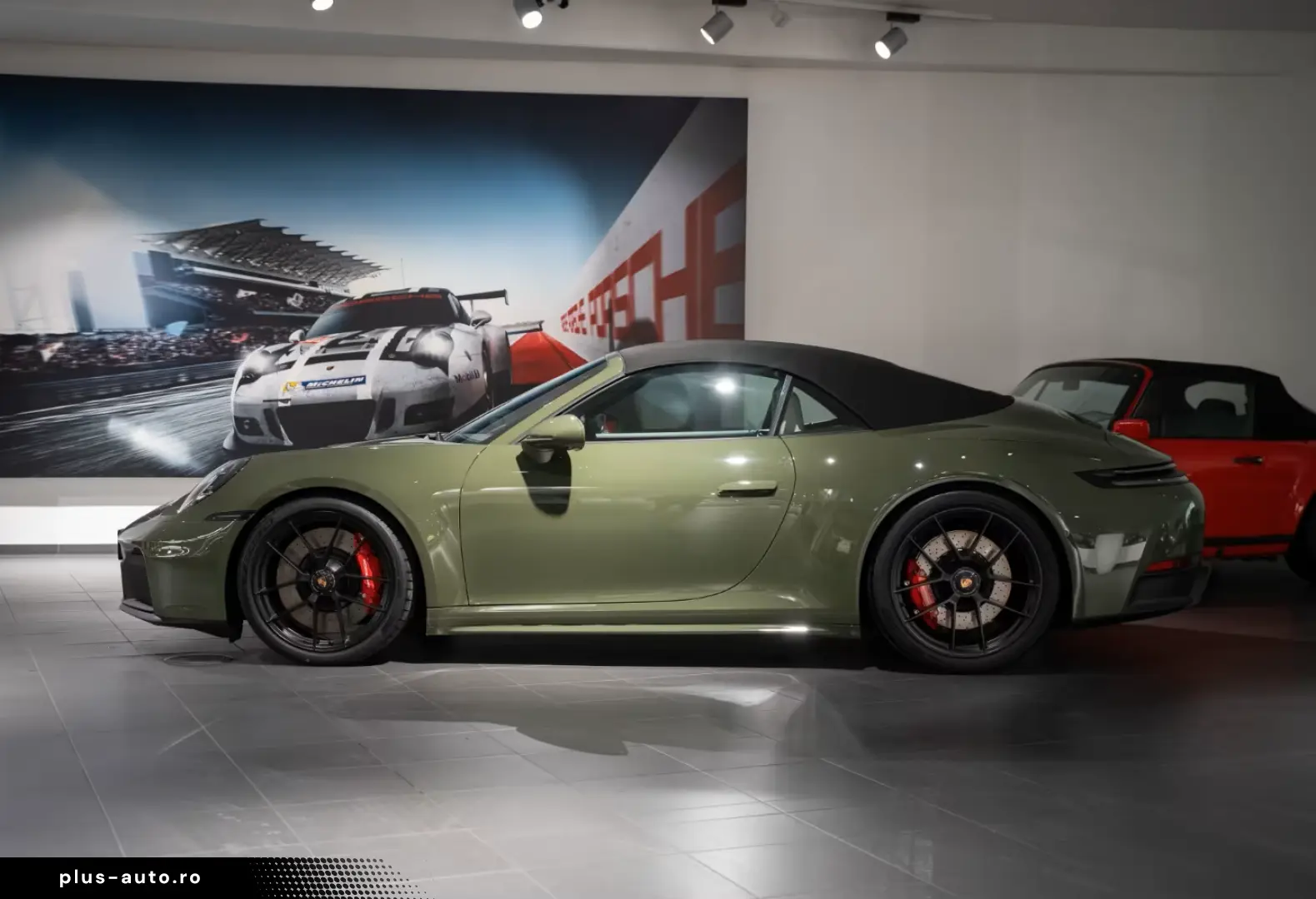 Porsche 992 911 Carrera 4 GTS Cabrio Natooliv
