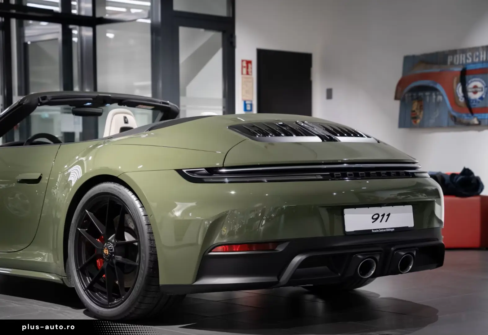 Porsche 992 911 Carrera 4 GTS Cabrio Natooliv
