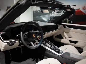 Porsche 992 911 Carrera 4 GTS Cabrio Natooliv
