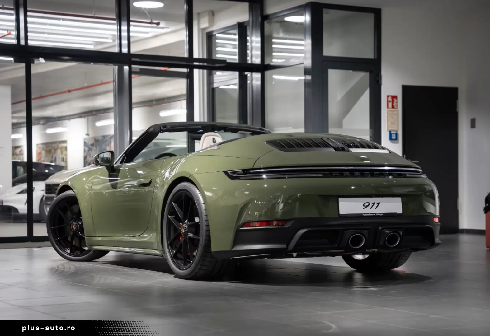 Porsche 992 911 Carrera 4 GTS Cabrio Natooliv