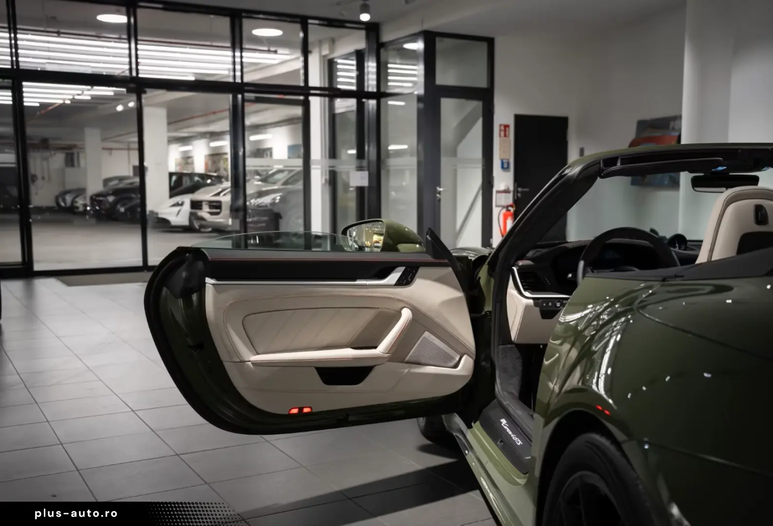 Porsche 992 911 Carrera 4 GTS Cabrio Natooliv