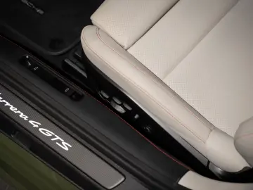 Porsche 992 911 Carrera 4 GTS Cabrio Natooliv