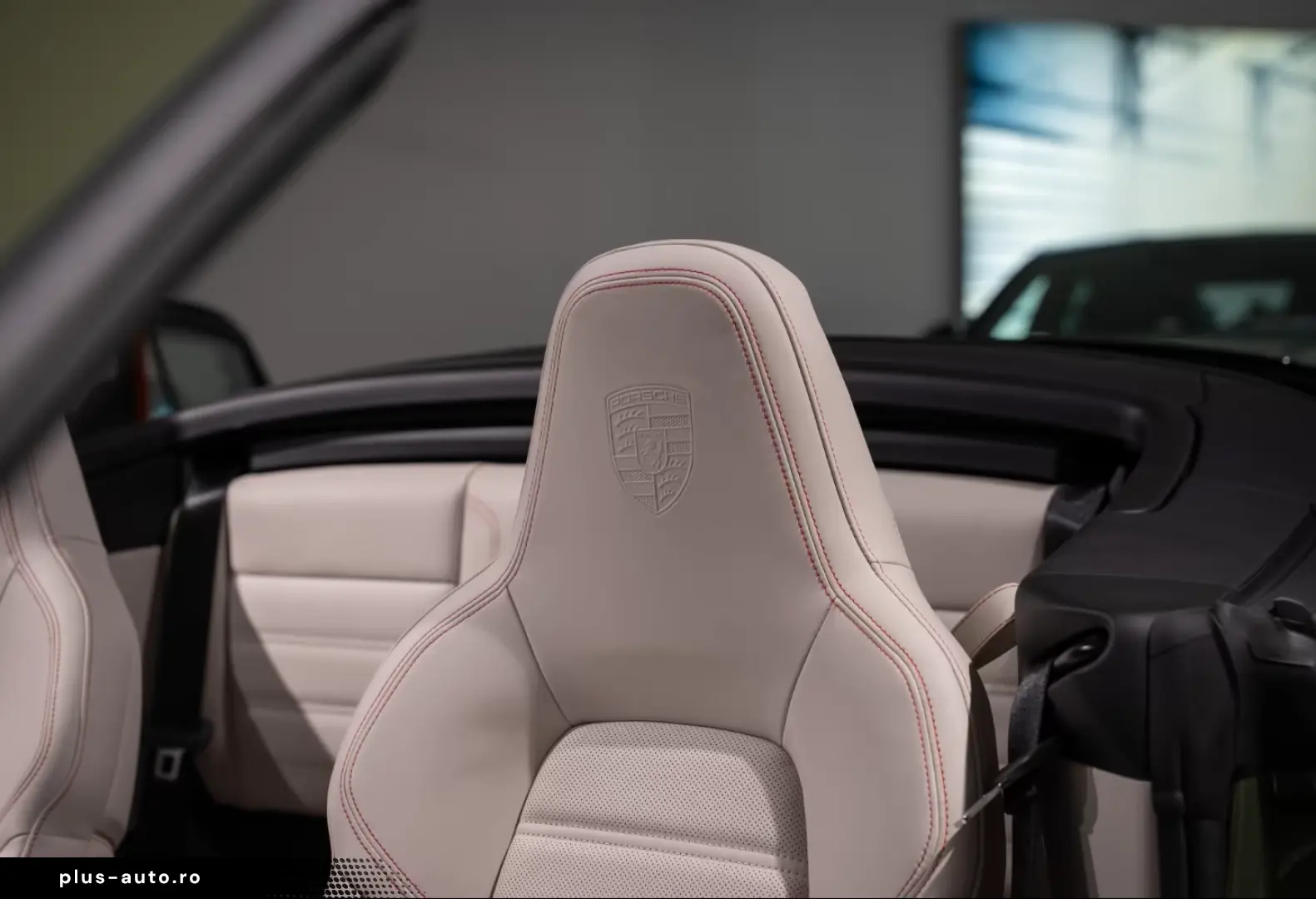 Porsche 992 911 Carrera 4 GTS Cabrio Natooliv