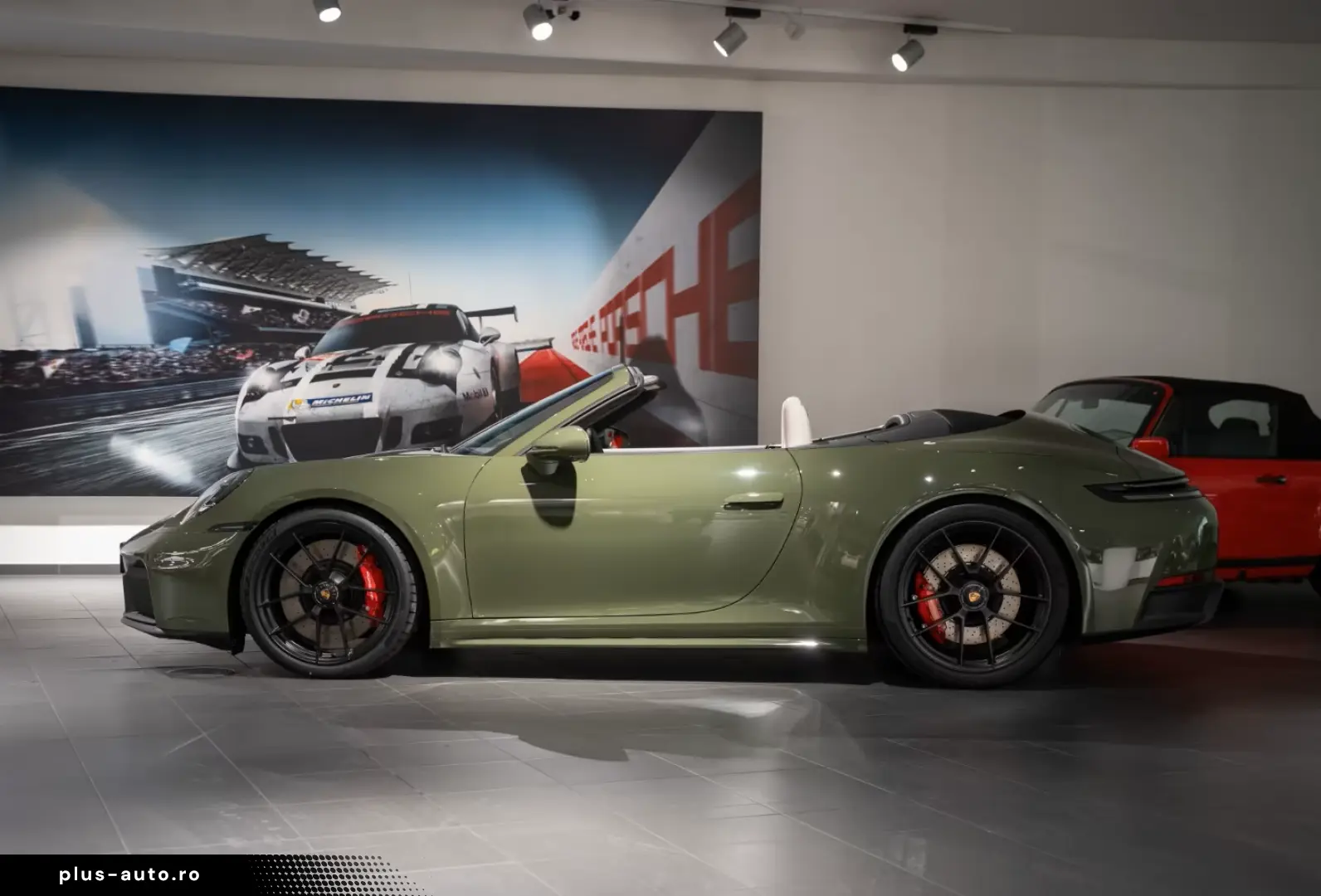 Porsche 992 911 Carrera 4 GTS Cabrio Natooliv