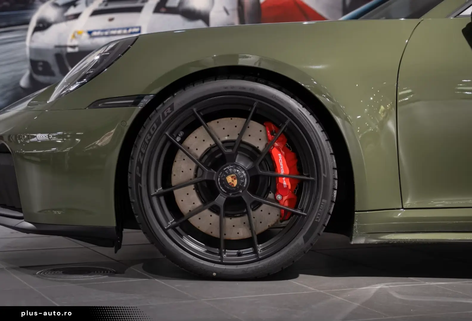 Porsche 992 911 Carrera 4 GTS Cabrio Natooliv