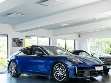 PORSCHE Panamera 4 Panodach Beifahrerdisplay Luft 21