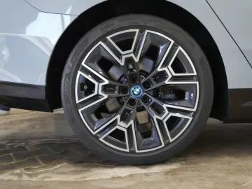BMW 550e xDrive M Sport