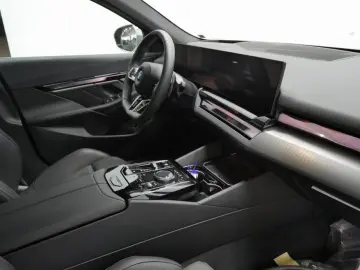 BMW 550e xDrive M Sport