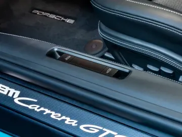 Porsche 992 911 Carrera GTS Cabrio Burmester