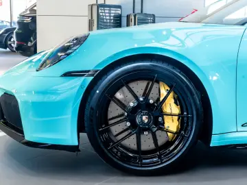 Porsche 992 911 Carrera GTS Cabrio Burmester