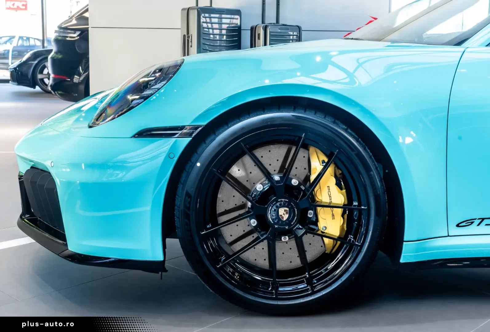 Porsche 992 911 Carrera GTS Cabrio Burmester