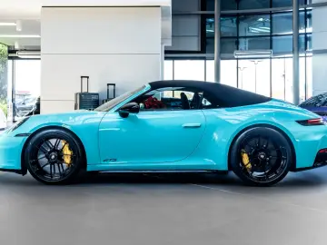 Porsche 992 911 Carrera GTS Cabrio Burmester