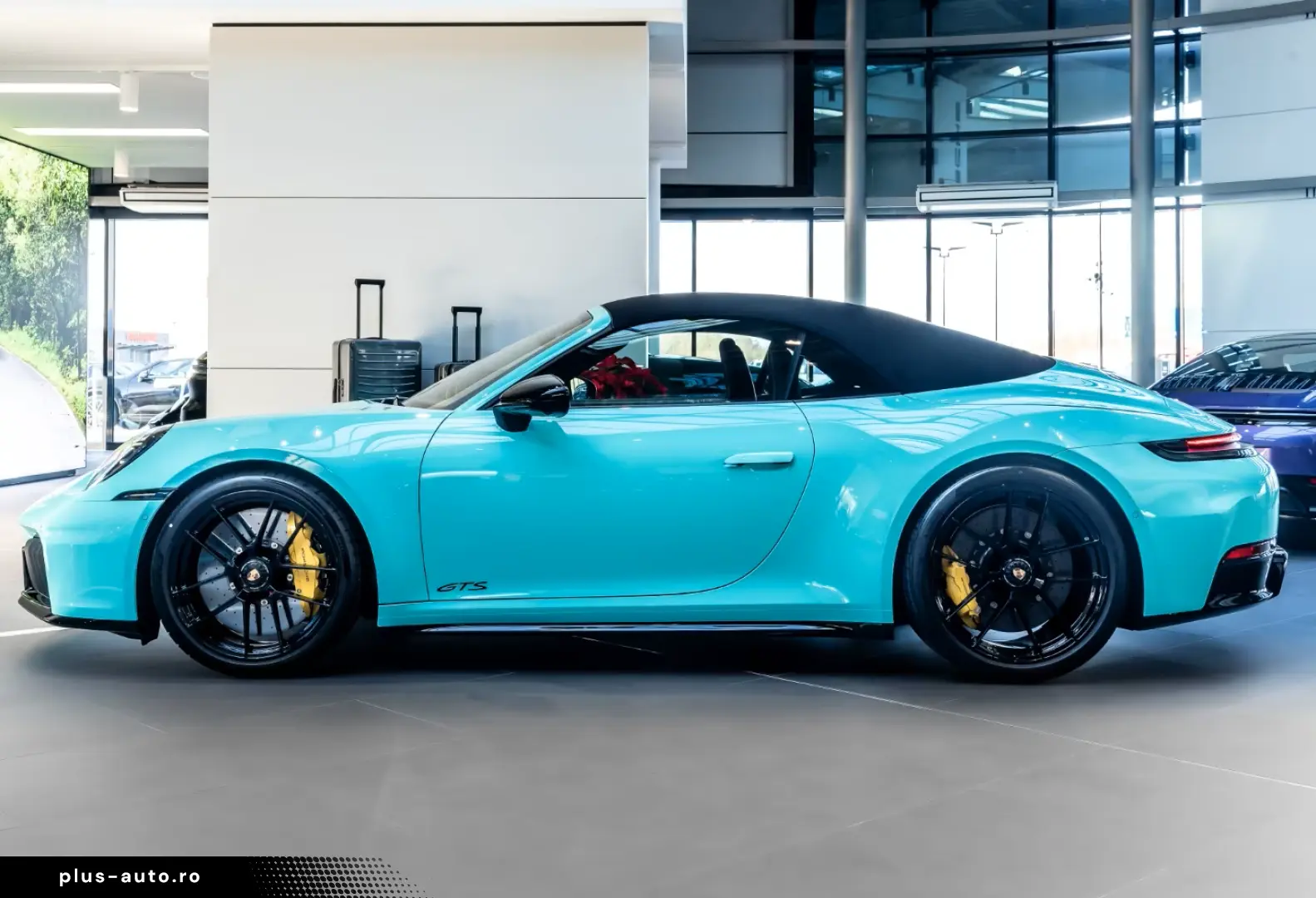Porsche 992 911 Carrera GTS Cabrio Burmester