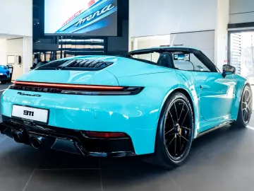 Porsche 992 911 Carrera GTS Cabrio Burmester