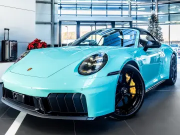 Porsche 992 911 Carrera GTS Cabrio Burmester