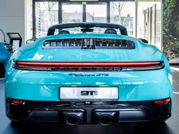 Porsche 992 911 Carrera GTS Cabrio Burmester