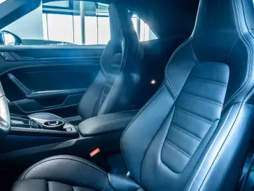 Porsche 992 911 Carrera GTS Cabrio Burmester