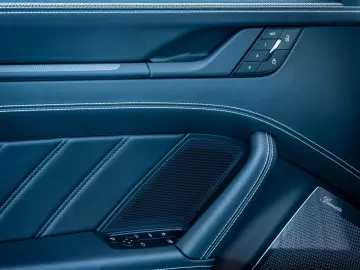 Porsche 992 911 Carrera GTS Cabrio Burmester