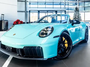 Porsche 992 911 Carrera GTS Cabrio Burmester