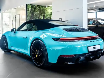 Porsche 992 911 Carrera GTS Cabrio Burmester