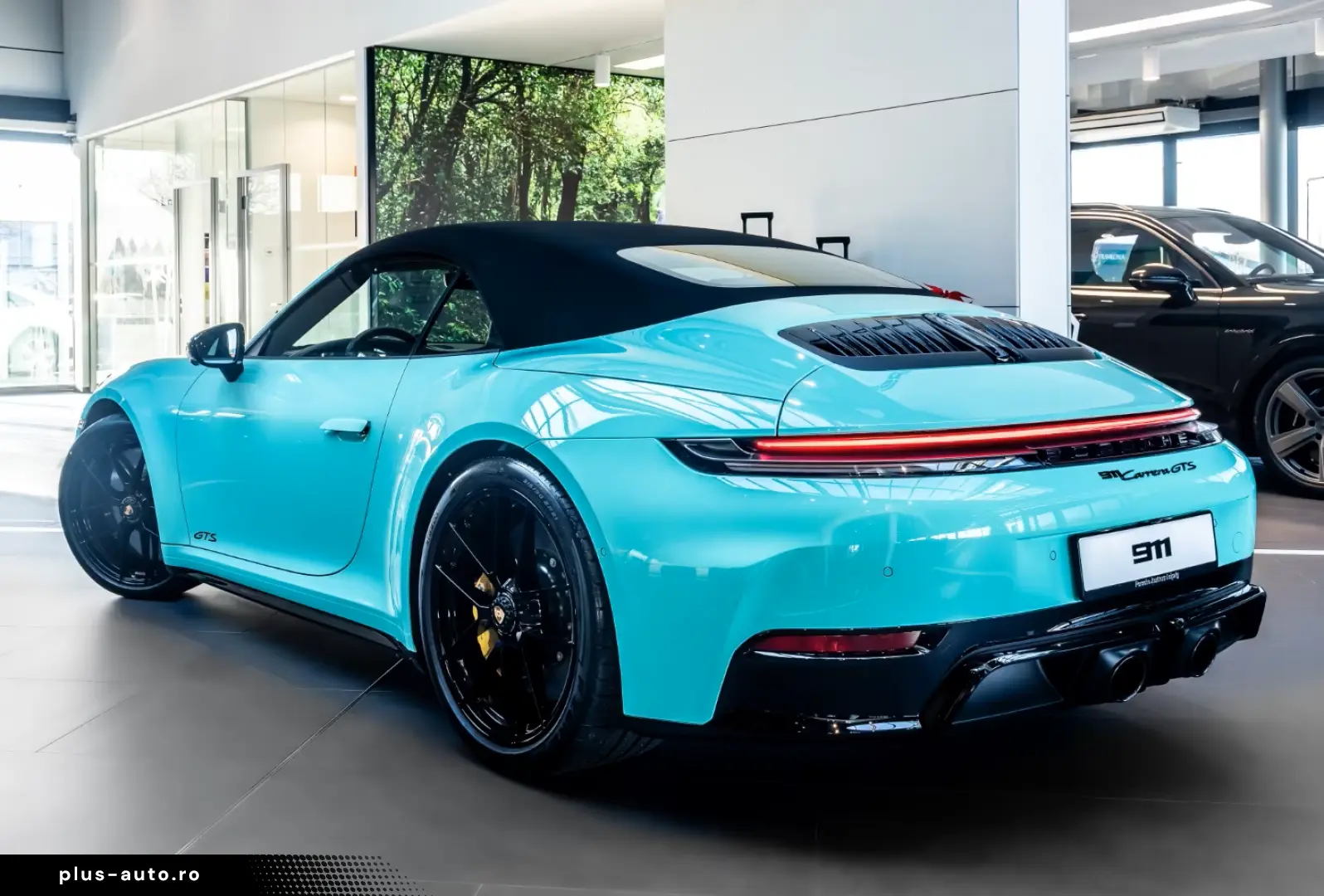 Porsche 992 911 Carrera GTS Cabrio Burmester