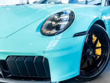 Porsche 992 911 Carrera GTS Cabrio Burmester