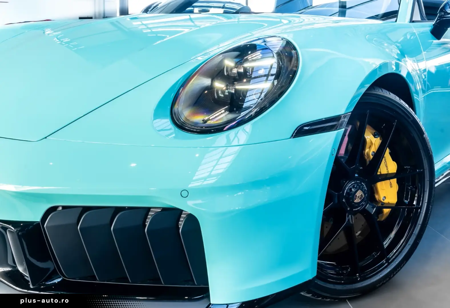 Porsche 992 911 Carrera GTS Cabrio Burmester