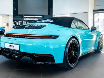 Porsche 992 911 Carrera GTS Cabrio Burmester