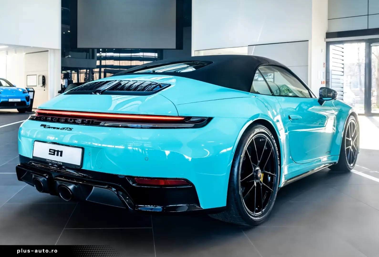 Porsche 992 911 Carrera GTS Cabrio Burmester
