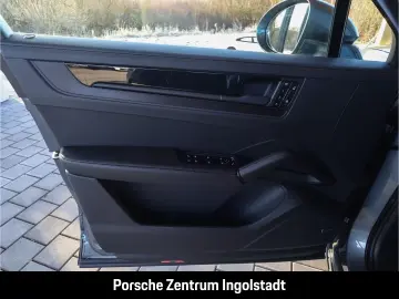 Porsche Cayenne Basis E-Hybrid Coupe Black Edition Sport